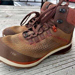 L.L. Bean Women’s Hiking Boots Size 9